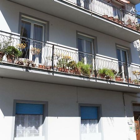 Primo Piano Acomodação com café da manhã Moneglia Exterior foto