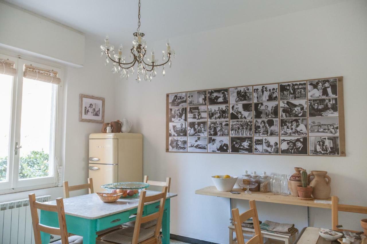 Primo Piano Acomodação com café da manhã Moneglia Exterior foto