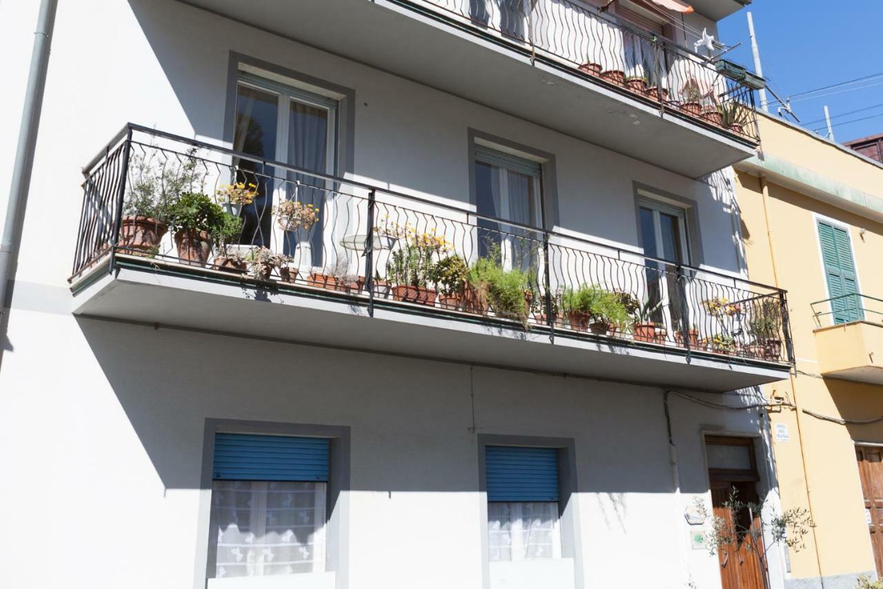 Primo Piano Acomodação com café da manhã Moneglia Exterior foto